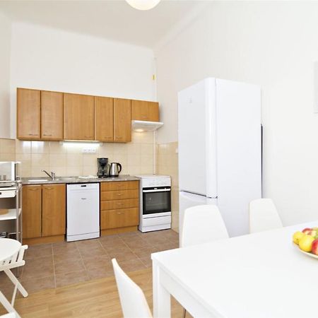 Apartments With 2 Bathrooms- 5 Minutes From Old Town - 102 M2 Prague Ngoại thất bức ảnh