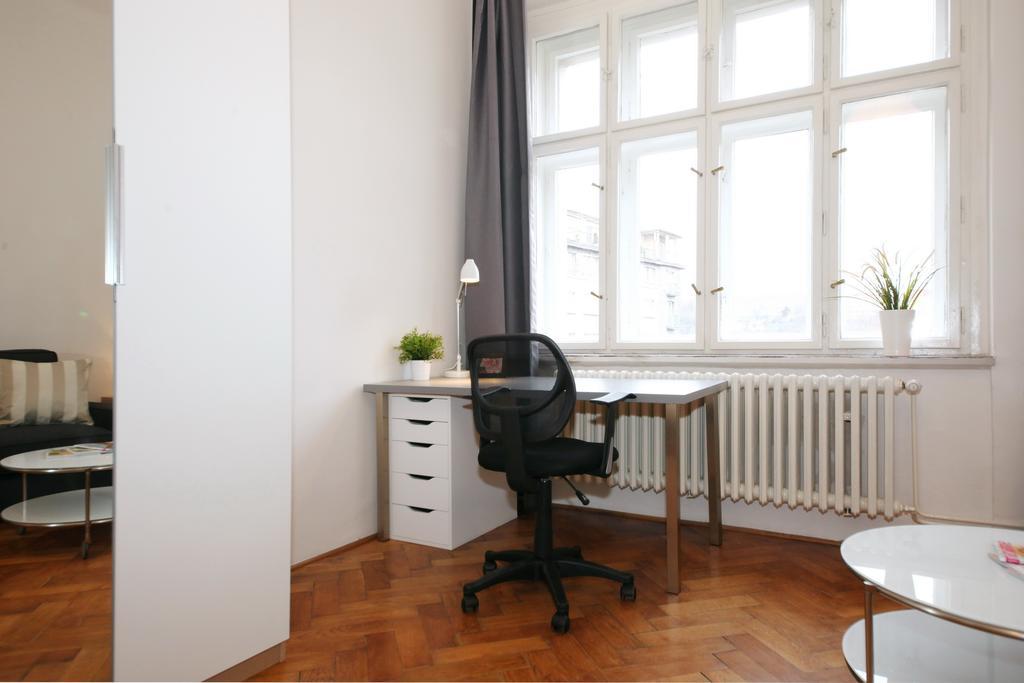 Apartments With 2 Bathrooms- 5 Minutes From Old Town - 102 M2 Prague Ngoại thất bức ảnh