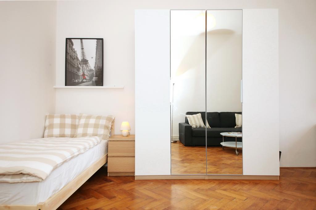Apartments With 2 Bathrooms- 5 Minutes From Old Town - 102 M2 Prague Ngoại thất bức ảnh