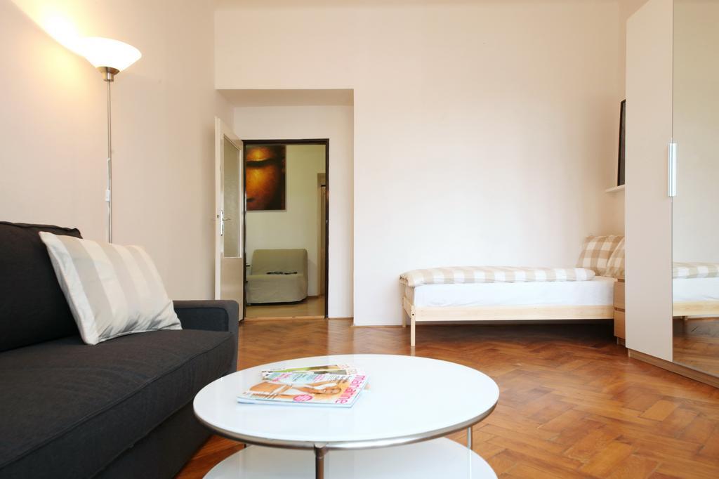 Apartments With 2 Bathrooms- 5 Minutes From Old Town - 102 M2 Prague Ngoại thất bức ảnh