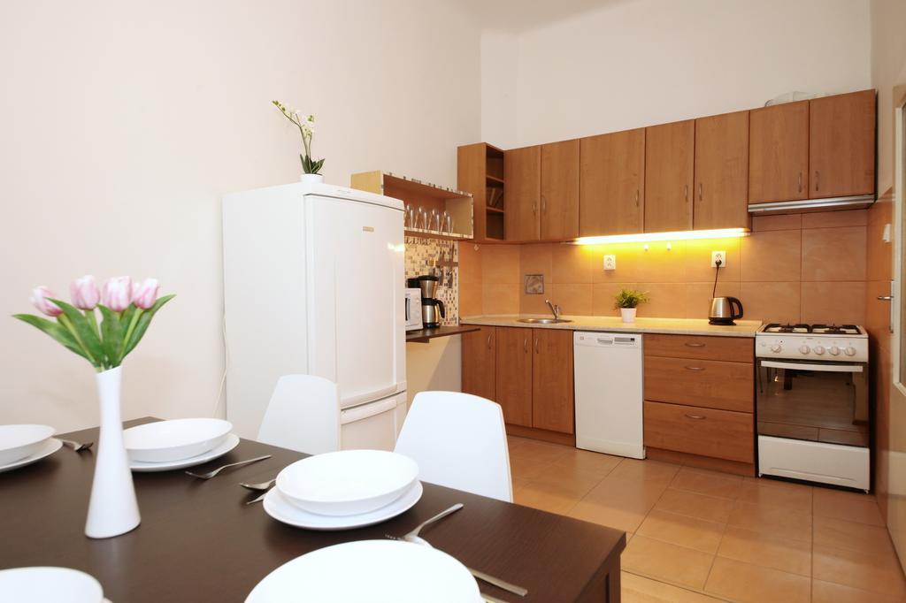 Apartments With 2 Bathrooms- 5 Minutes From Old Town - 102 M2 Prague Ngoại thất bức ảnh