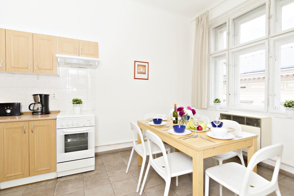 Apartments With 2 Bathrooms- 5 Minutes From Old Town - 102 M2 Prague Ngoại thất bức ảnh