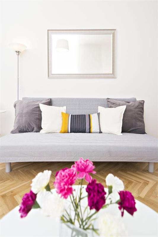 Apartments With 2 Bathrooms- 5 Minutes From Old Town - 102 M2 Prague Ngoại thất bức ảnh