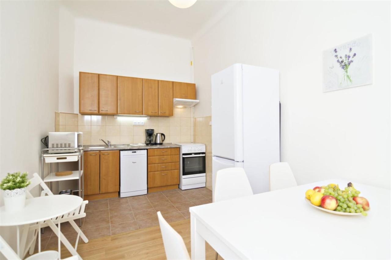 Apartments With 2 Bathrooms- 5 Minutes From Old Town - 102 M2 Prague Ngoại thất bức ảnh
