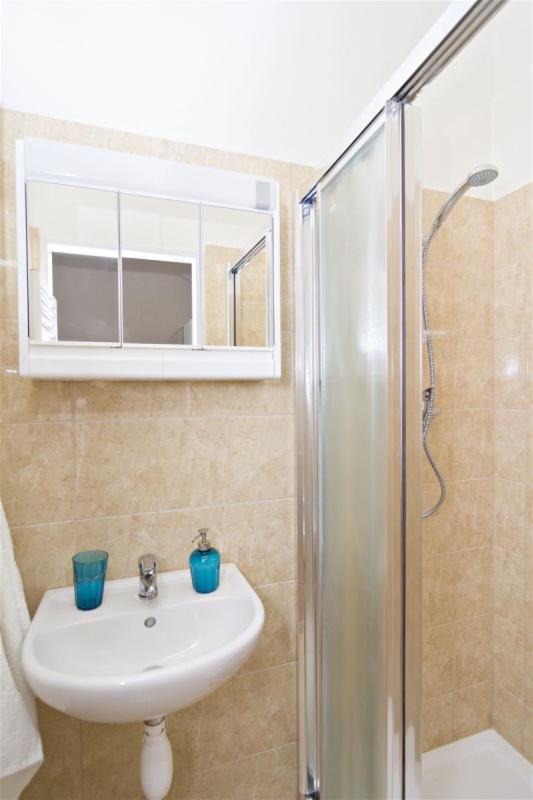Apartments With 2 Bathrooms- 5 Minutes From Old Town - 102 M2 Prague Ngoại thất bức ảnh