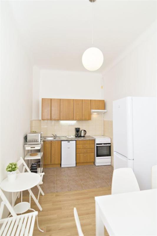 Apartments With 2 Bathrooms- 5 Minutes From Old Town - 102 M2 Prague Ngoại thất bức ảnh