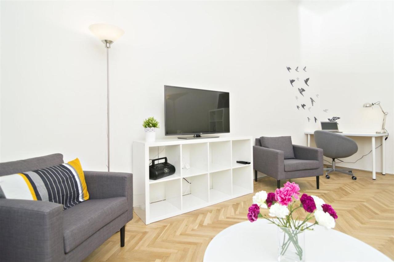 Apartments With 2 Bathrooms- 5 Minutes From Old Town - 102 M2 Prague Ngoại thất bức ảnh