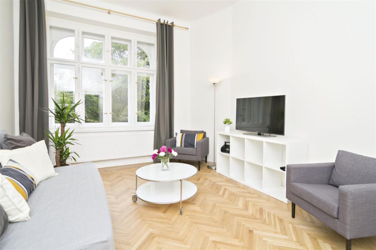 Apartments With 2 Bathrooms- 5 Minutes From Old Town - 102 M2 Prague Ngoại thất bức ảnh