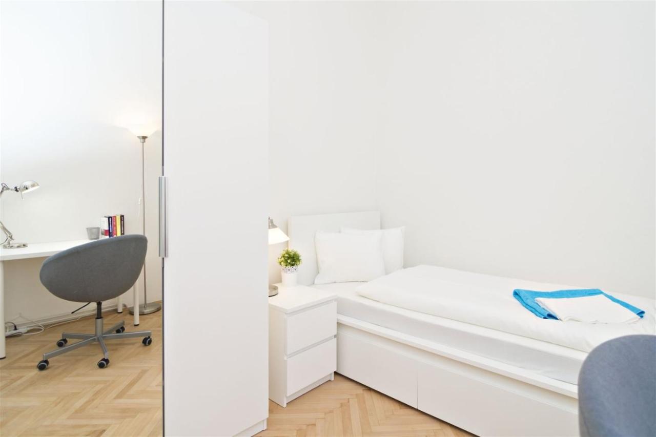Apartments With 2 Bathrooms- 5 Minutes From Old Town - 102 M2 Prague Ngoại thất bức ảnh