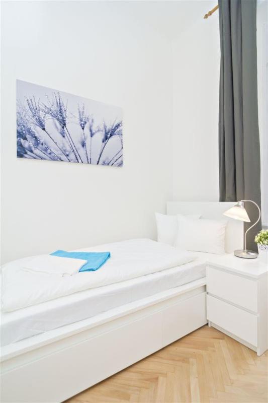 Apartments With 2 Bathrooms- 5 Minutes From Old Town - 102 M2 Prague Ngoại thất bức ảnh