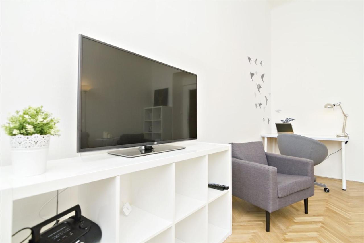 Apartments With 2 Bathrooms- 5 Minutes From Old Town - 102 M2 Prague Ngoại thất bức ảnh