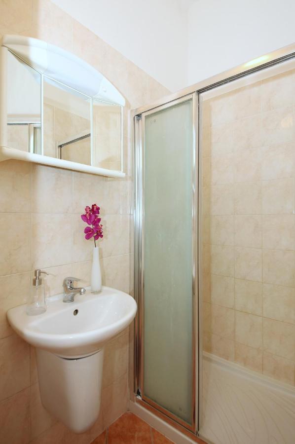 Apartments With 2 Bathrooms- 5 Minutes From Old Town - 102 M2 Prague Ngoại thất bức ảnh