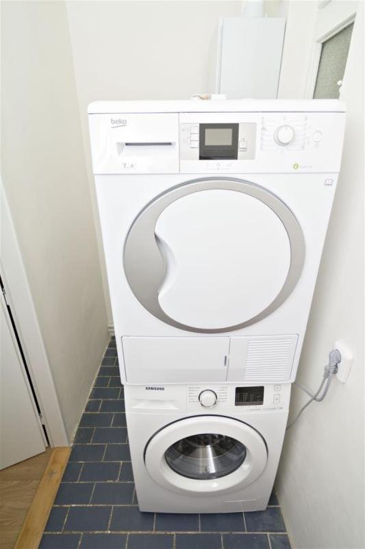 Apartments With 2 Bathrooms- 5 Minutes From Old Town - 102 M2 Prague Ngoại thất bức ảnh